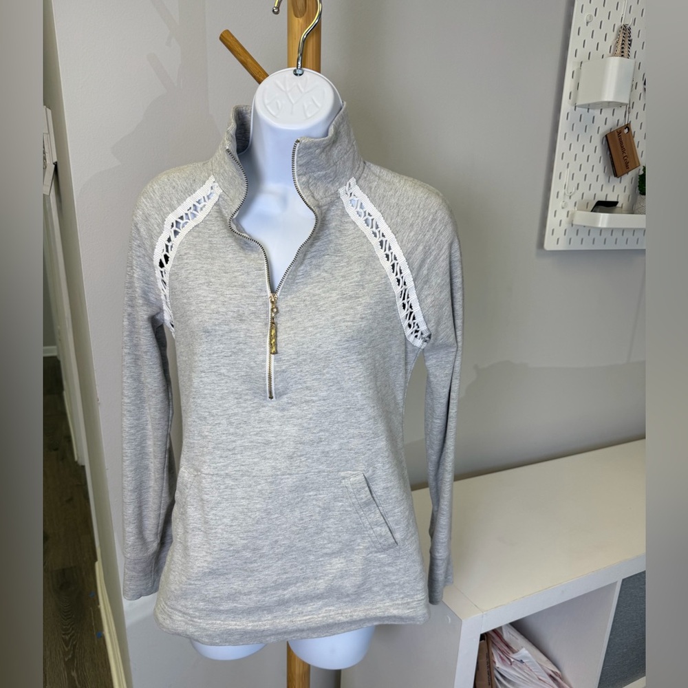 Lilly Pulitzer Gray Skipper Popover Quarter-Zip sweatshirt White Lace Trim Sz XS - Picture 2 of 7